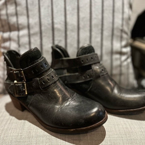 UGG Patsy Black UggPure Shearling Lining Ankle Boots Womens Size 6 🥾 - Picture 7 of 8